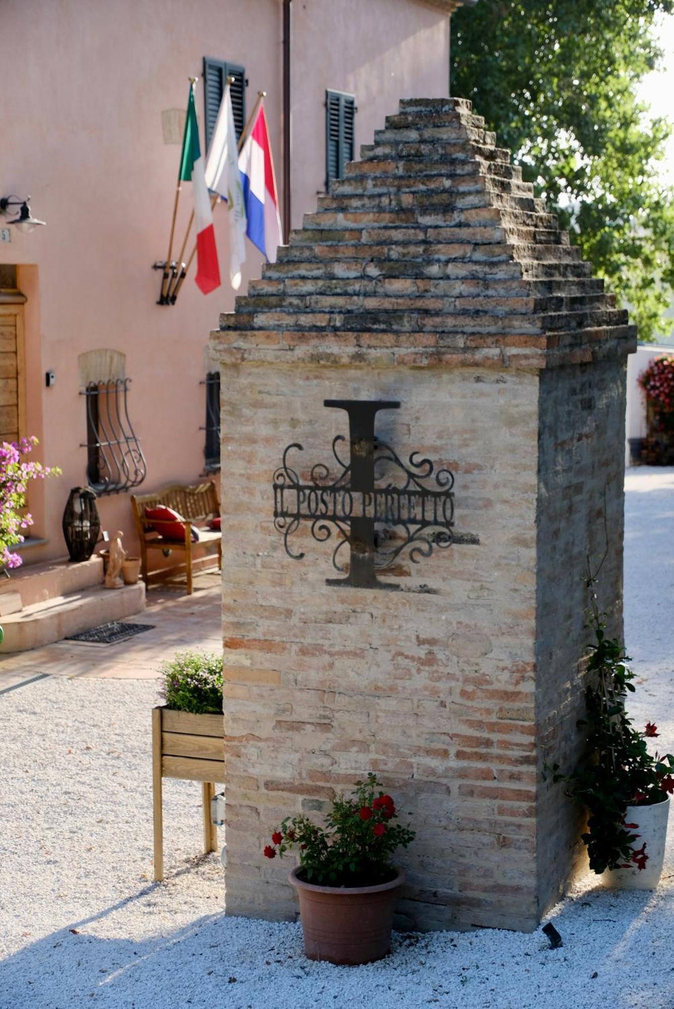 Bed and Breakfast Il Posto Perfetto Santa Maria Nuova  Экстерьер фото